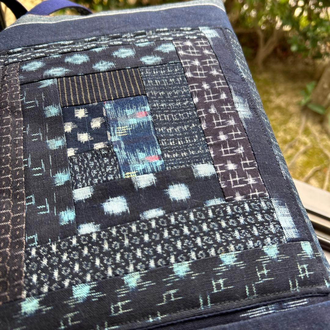 絣のパッチワーク大きながま口丸ショルダー (*´꒳`*)ショルダー紐とチャーム付