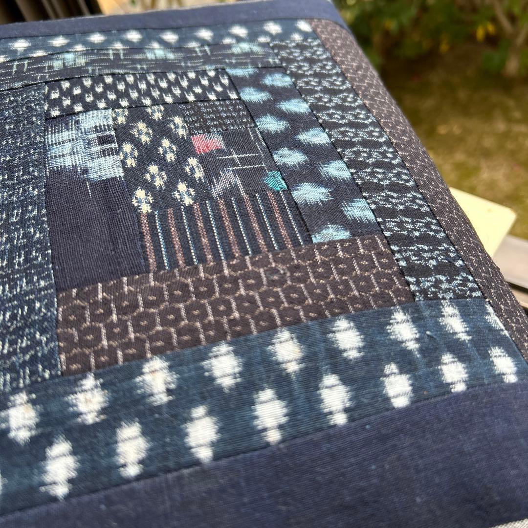 絣のパッチワーク大きながま口丸ショルダー (*´꒳`*)ショルダー紐とチャーム付