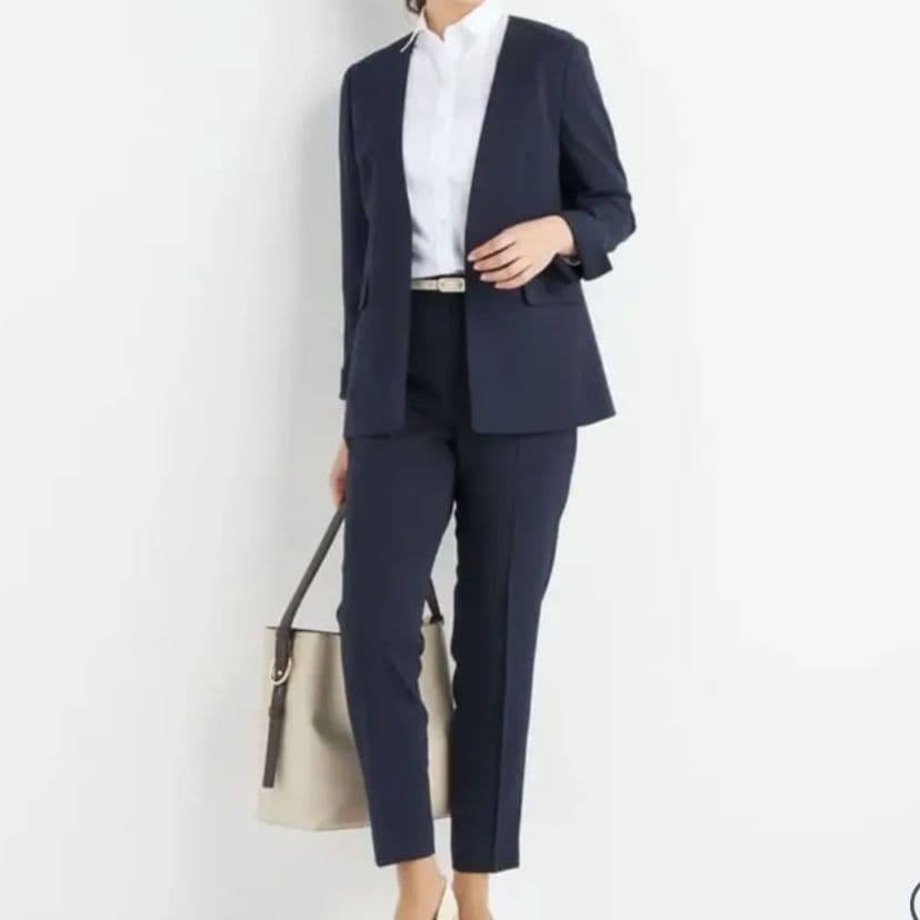 LES MUES Oggiコラボ ノーカラージャケット 　パンツスーツ　紺色