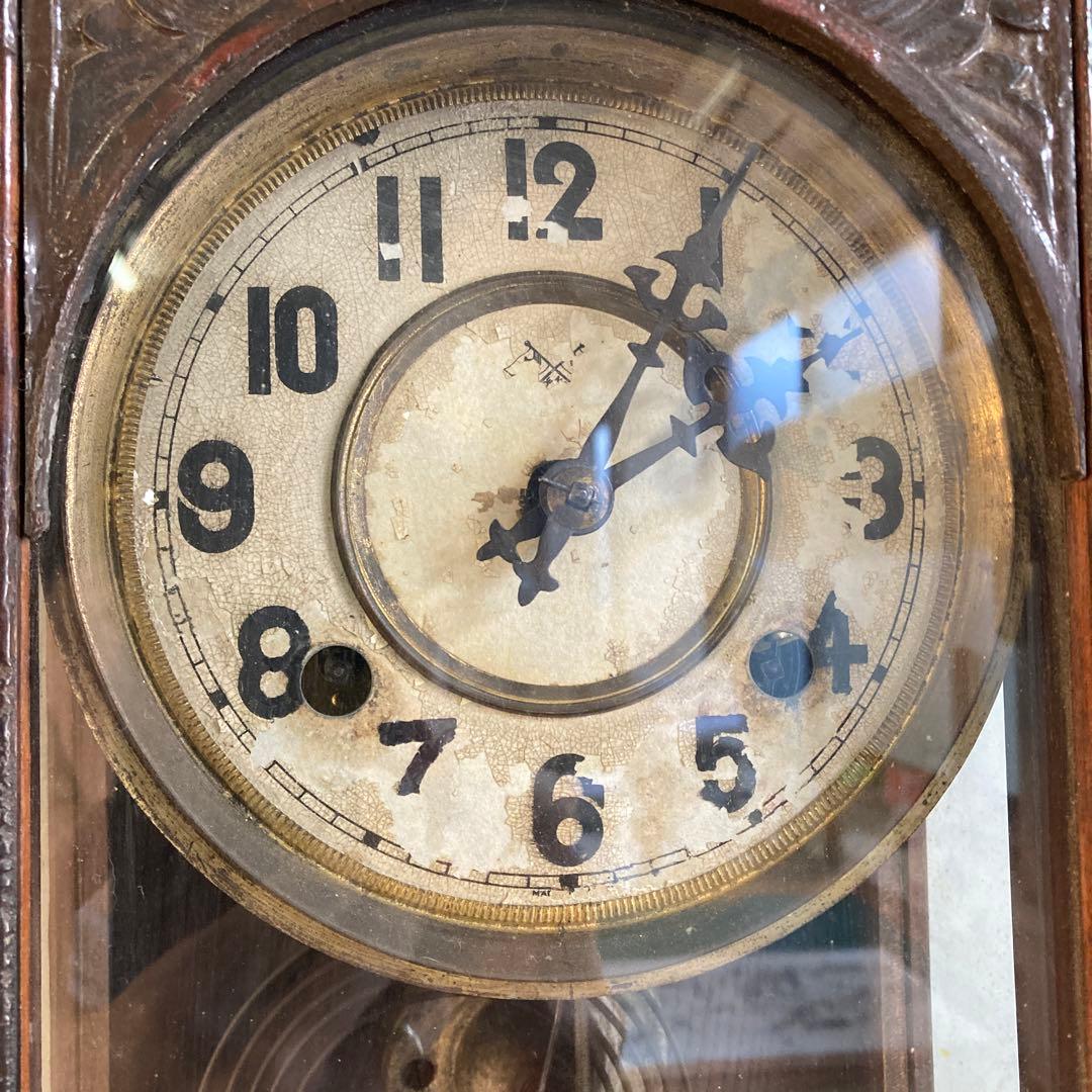 朽ちた黒柿の振り子時計 動作品です。 3面ガラス張り 木彫 壁掛け 油差し付き