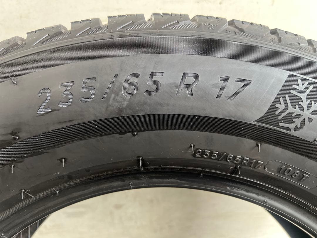 送料込み235/65R17Michelin x-ICE  4本セット