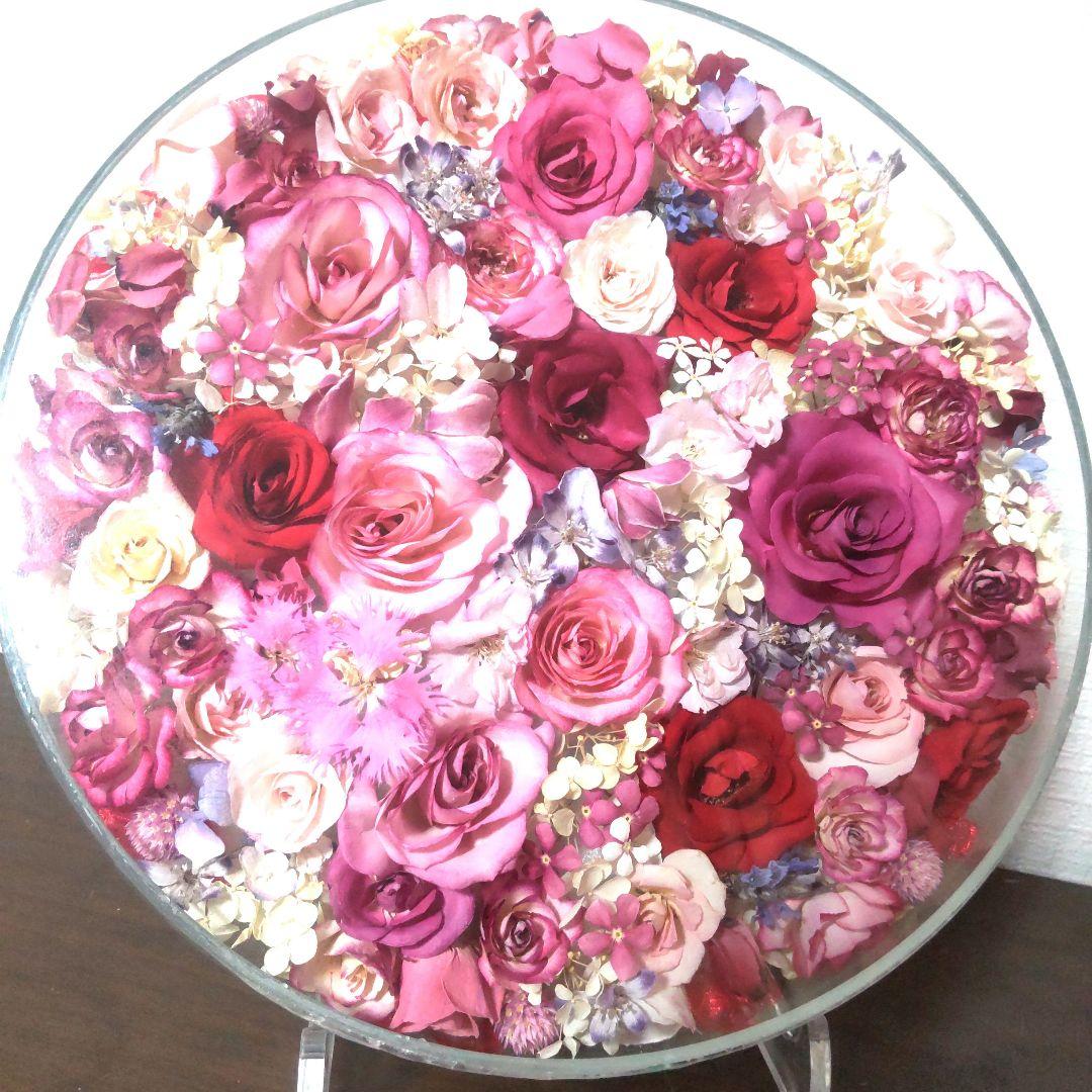 ドライフラワーアート 円形 バラ、スタンドサービス付きラッピング無料