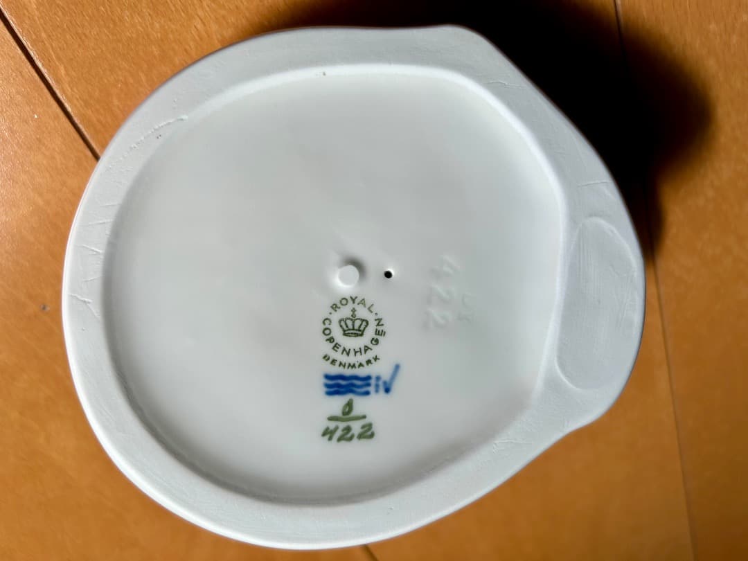   フィギュリン 眠り猫 白猫