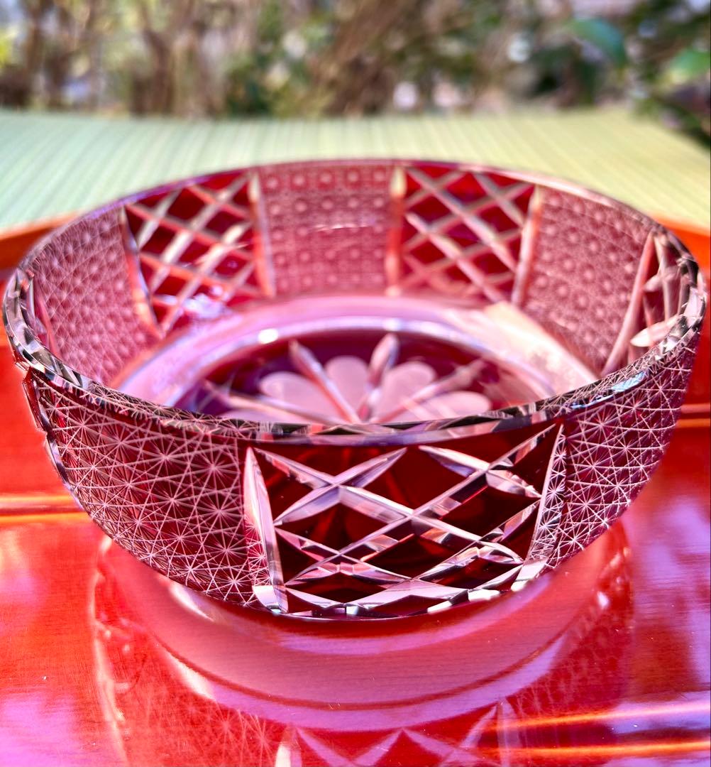 華硝　江戸切子　鉢　中鉢　飾り皿　糸菊つなぎ紋様　赤色カットガラスボウル