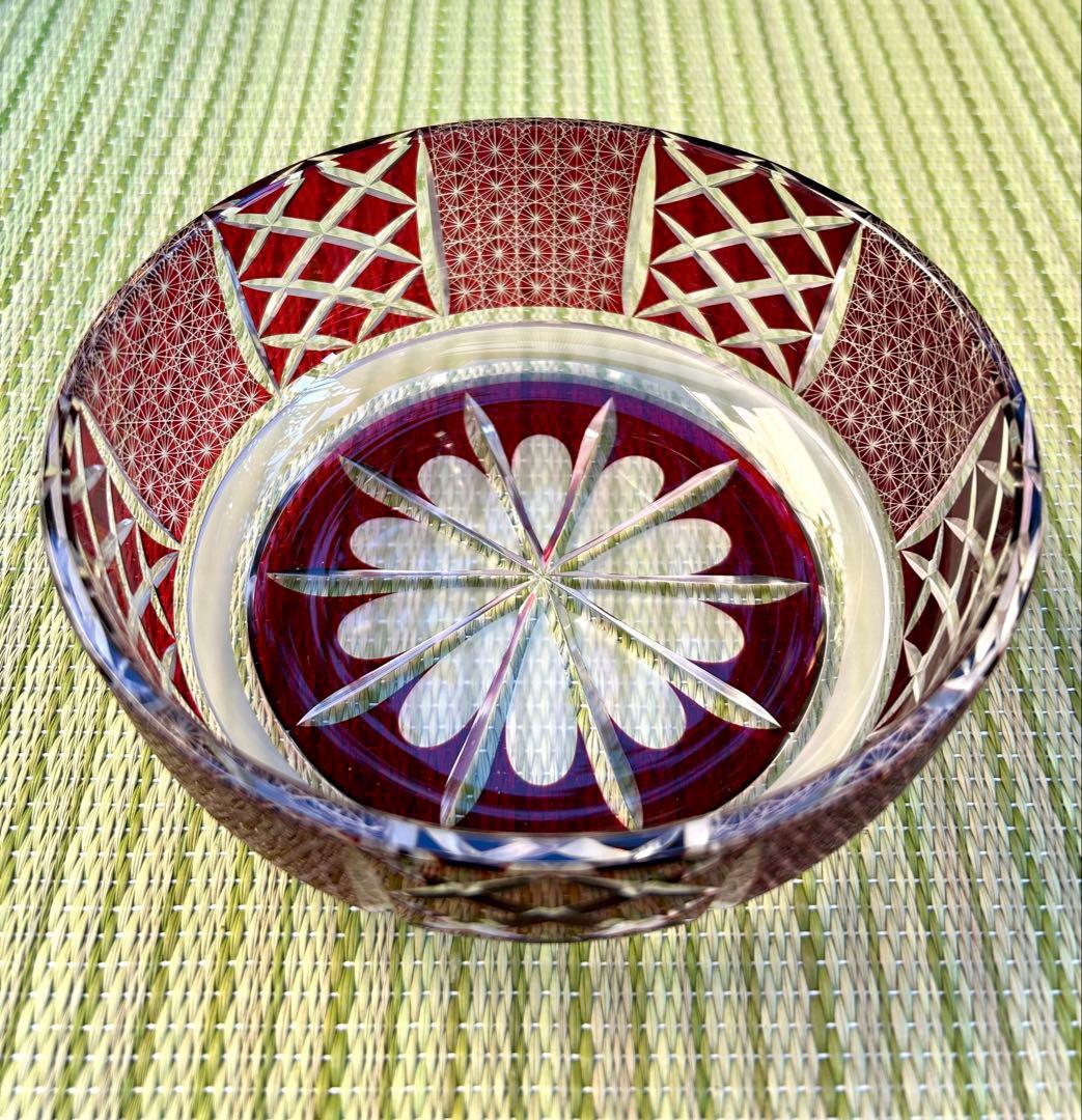 華硝　江戸切子　鉢　中鉢　飾り皿　糸菊つなぎ紋様　赤色カットガラスボウル