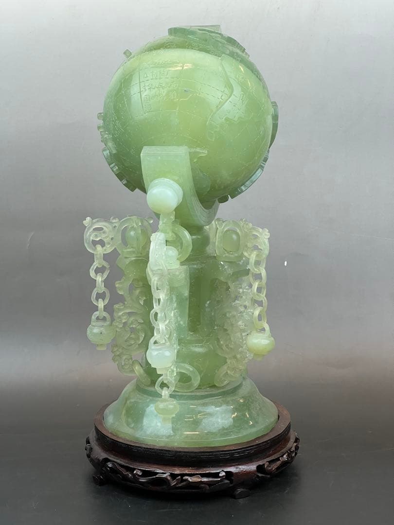 美品　翡翠地球儀　高さ39cm 重さ 5500g 置物　送料込み￼