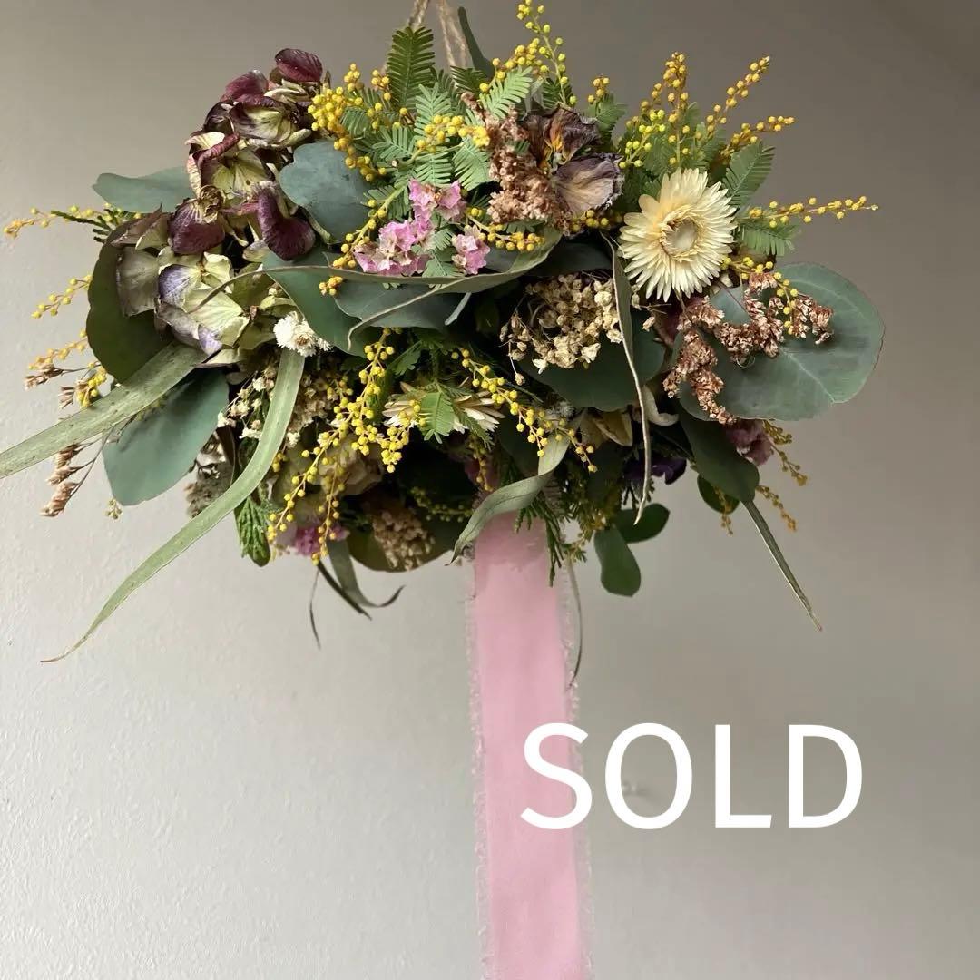 ミモザの蕾とアンティーク紫陽花の春待ちフライングリース　ひな祭り　スターチス