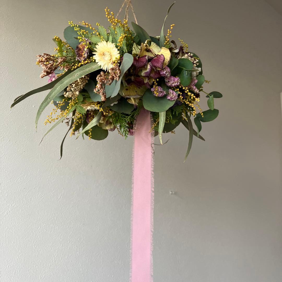 ミモザの蕾とアンティーク紫陽花の春待ちフライングリース　ひな祭り　スターチス