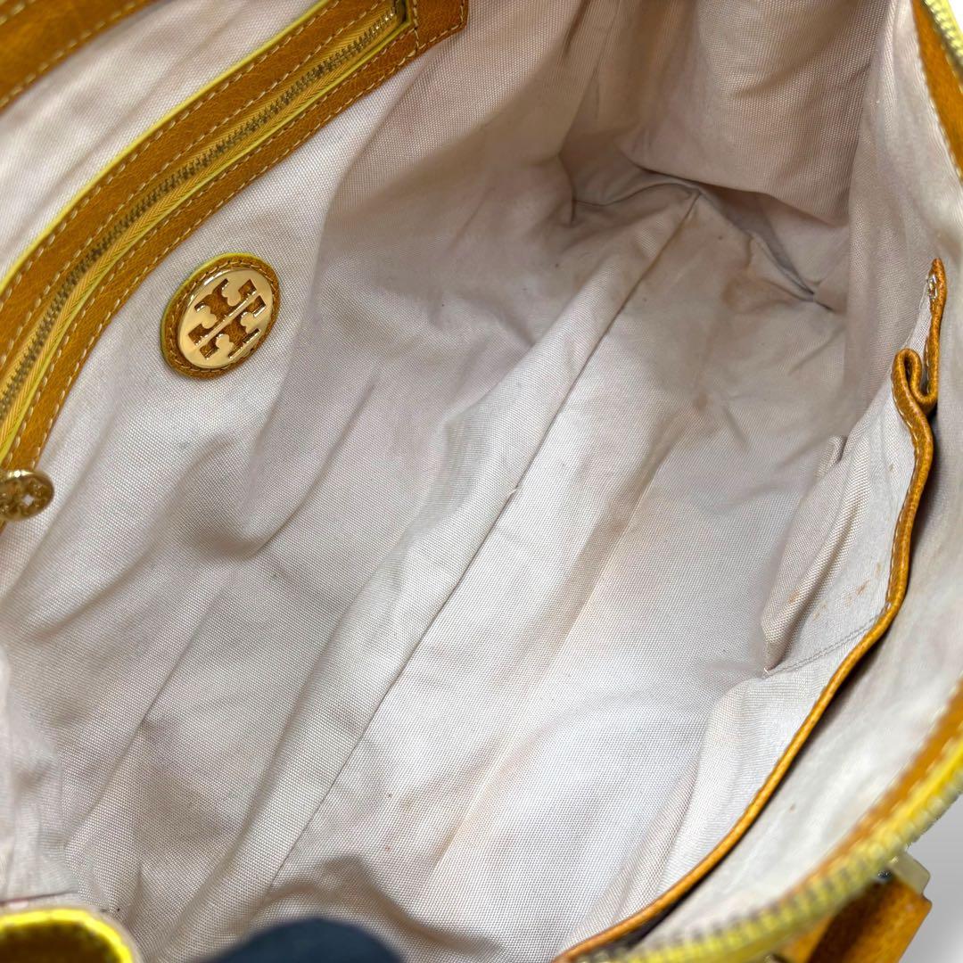 【美品】トリーバーチ　ボストン型トートバッグ　キルティング　ロゴ金具　黄色大容量