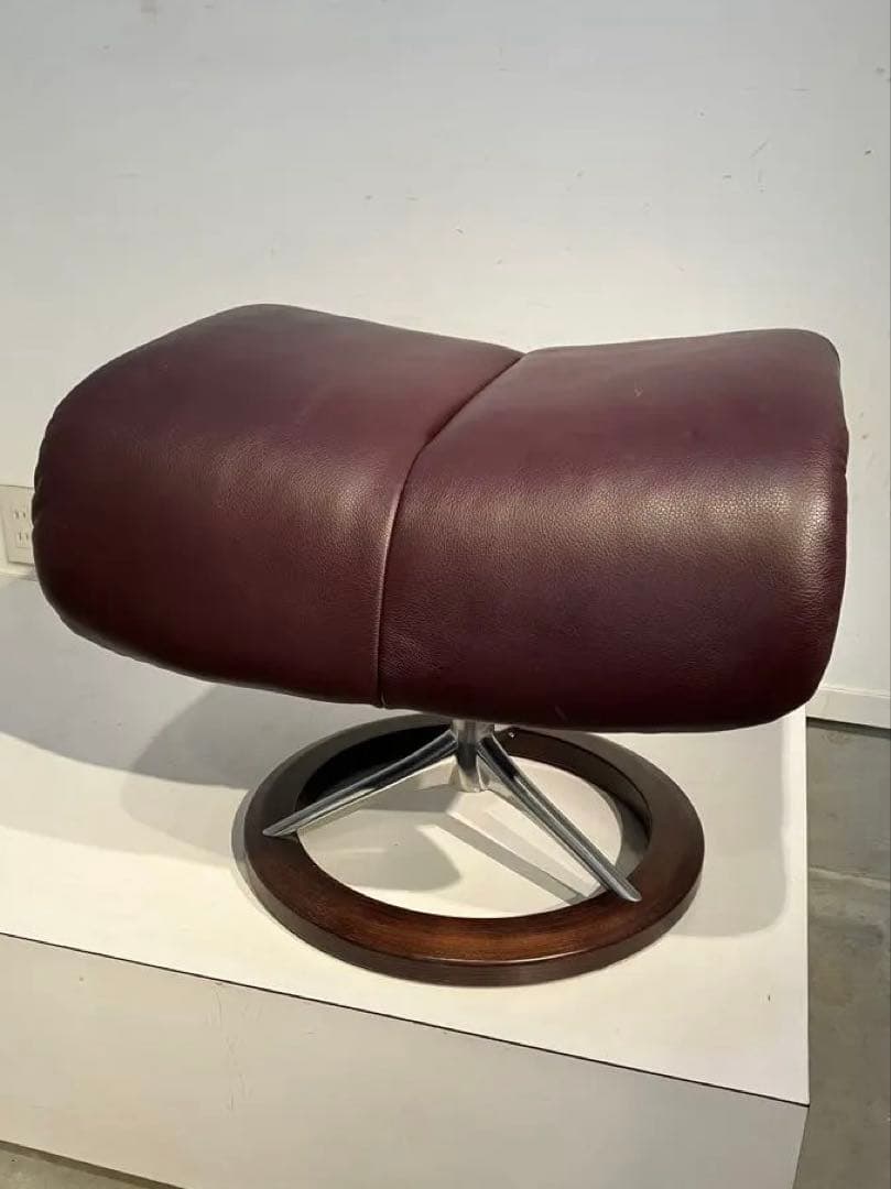 北欧ノルウェー、エコーネス、高級オットマン、スツール、カッシーナ、アクタス、本革