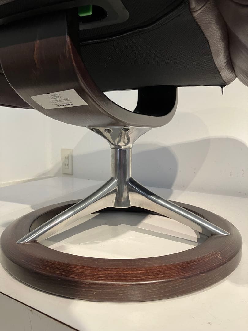 北欧ノルウェー、エコーネス、高級オットマン、スツール、カッシーナ、アクタス、本革