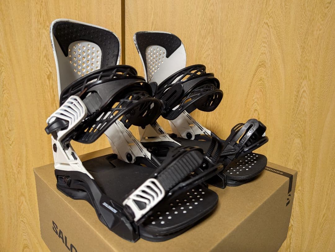 25/26 SALOMON HOLOGRAM ビンディング M SPRAYカラー