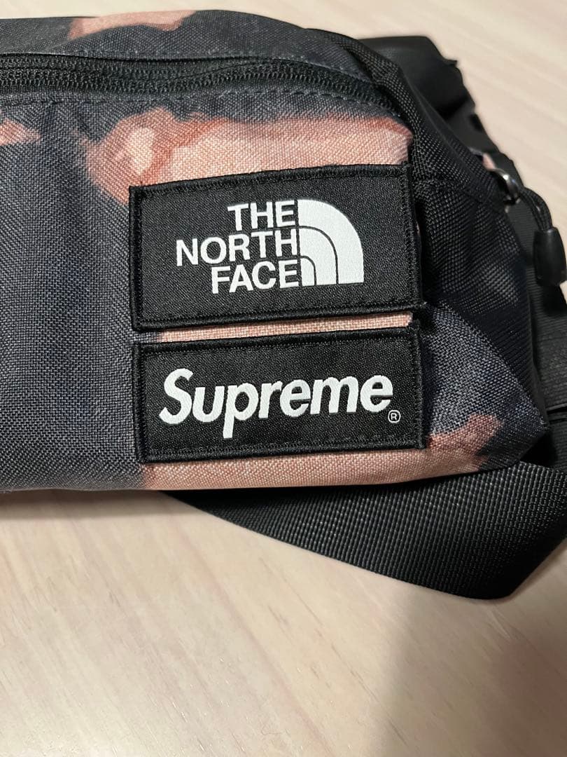 THE NORTH FACE × Supreme 迷彩ボディバッグ