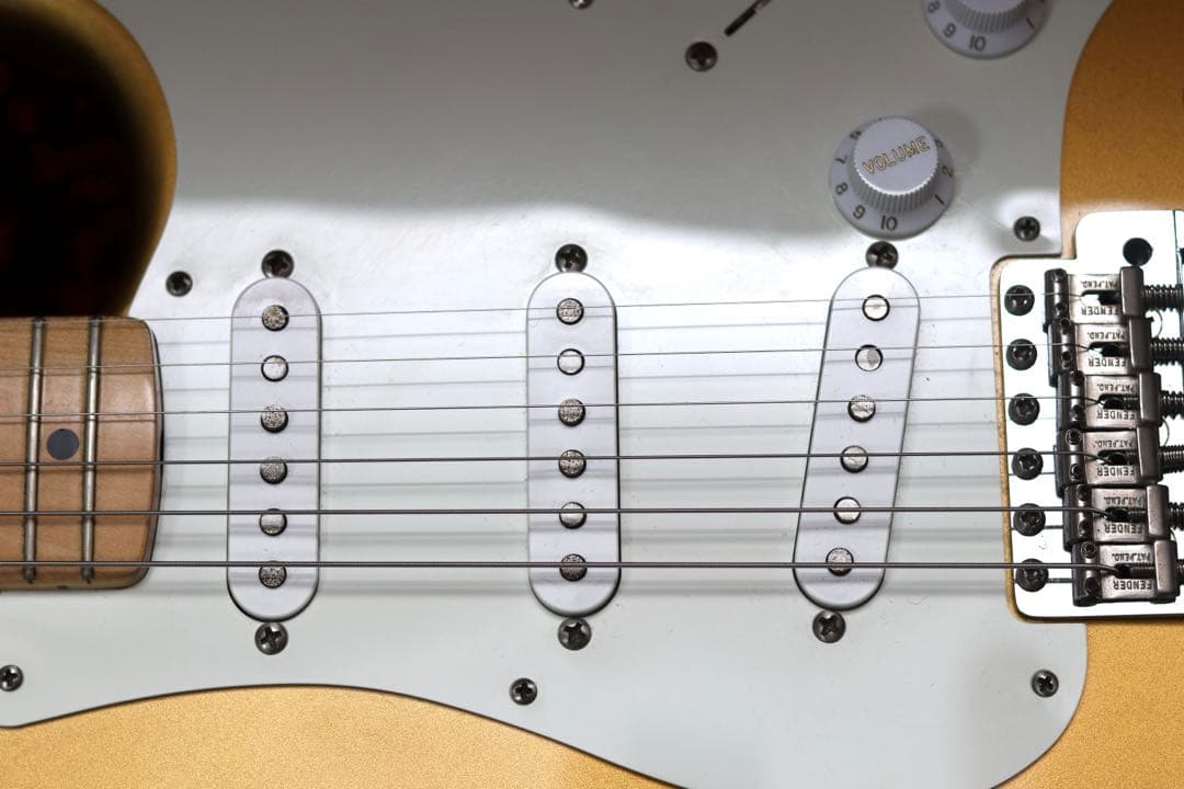 【極美品】 希少なFender USA ストラトキャスター ゴールド 2017年