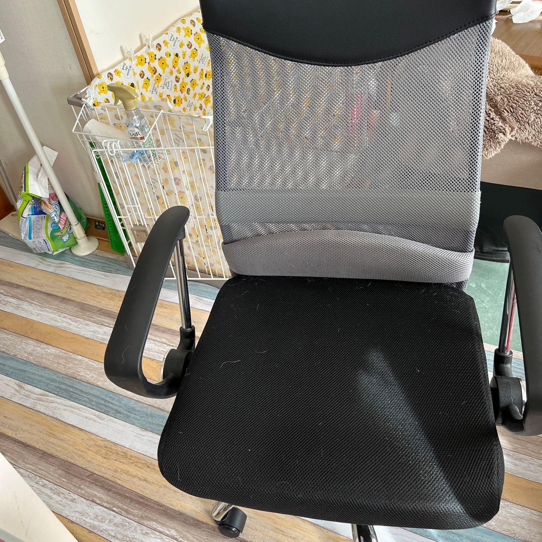 デスクチェアー