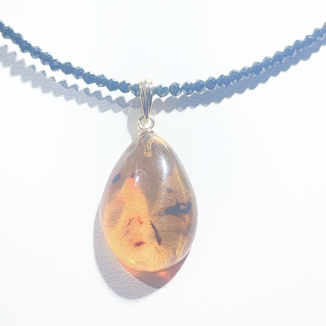 琥珀虫入りペンダントブラックスピネルネックレスNO25-2406