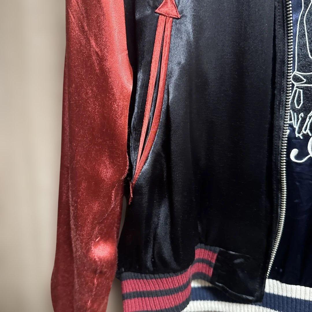 サテン素材 スカジャン 黒/赤刺繍