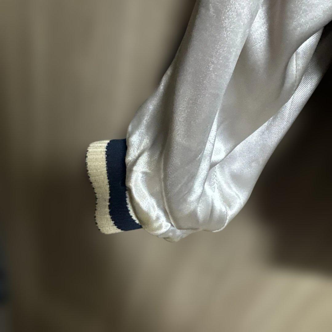 サテン素材 スカジャン 黒/赤刺繍