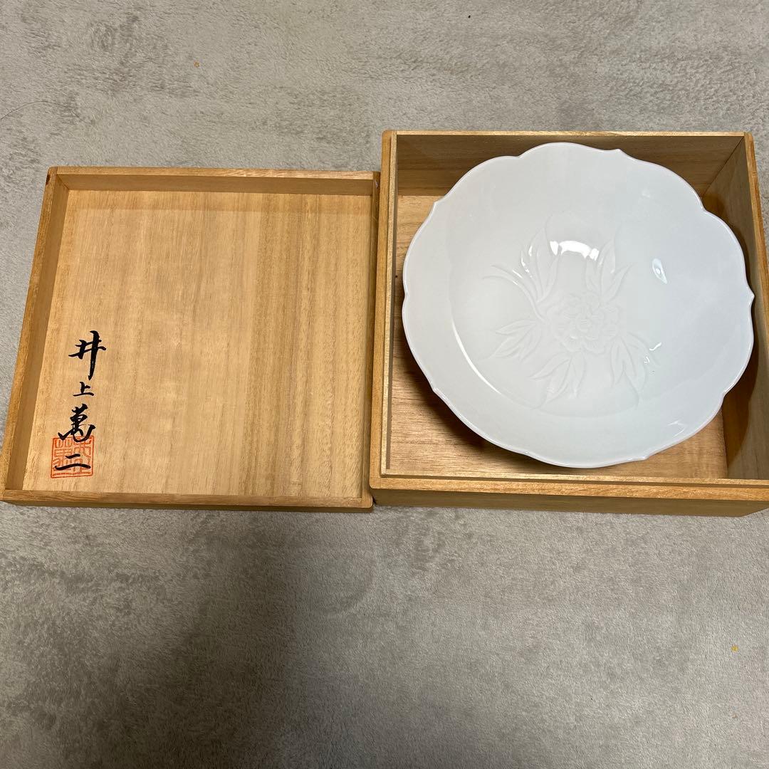【美品】【人間国宝】【井上萬二窯作】白磁牡丹彫文菓子鉢 箱あり