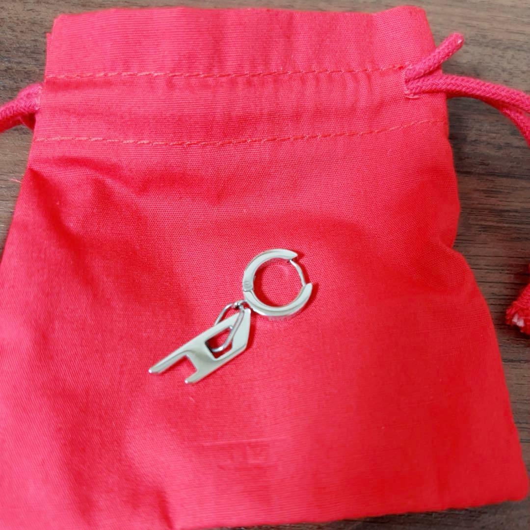 DIESEL シルバー ピアス(片耳用) 赤いポーチ付き