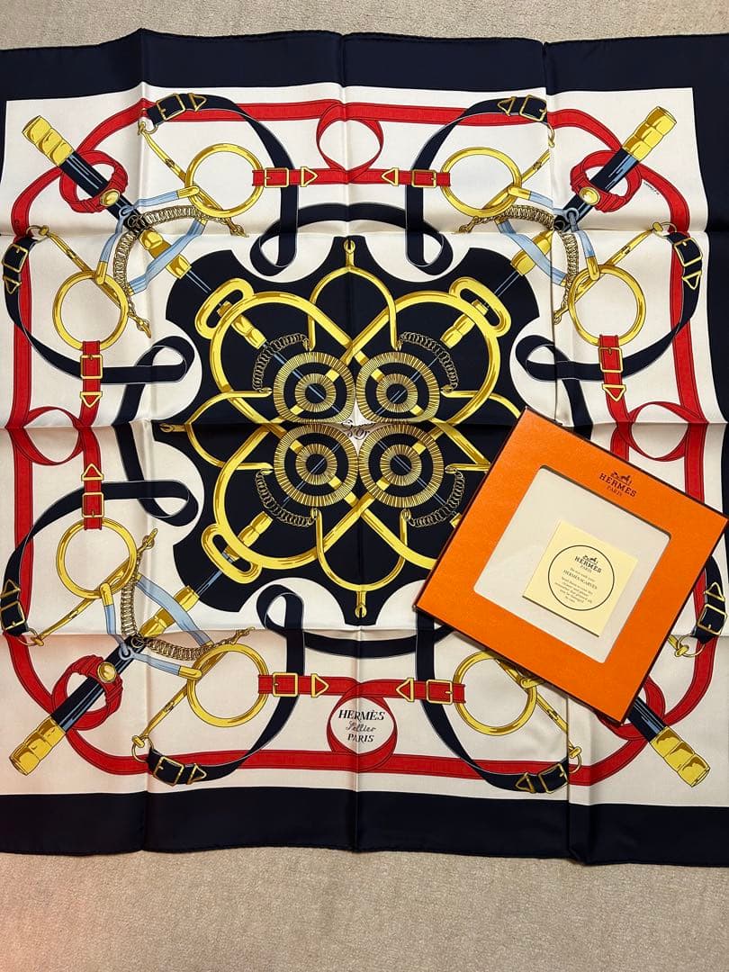 箱開封済未使用　HERMES エルメス スカーフ