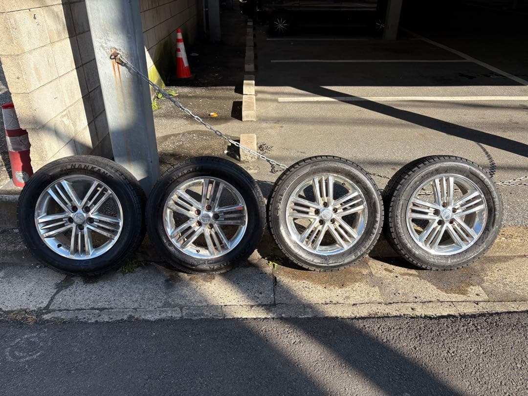 E51エルグランドライダー純正ホイール　スタッドレスタイヤ付215/60R17