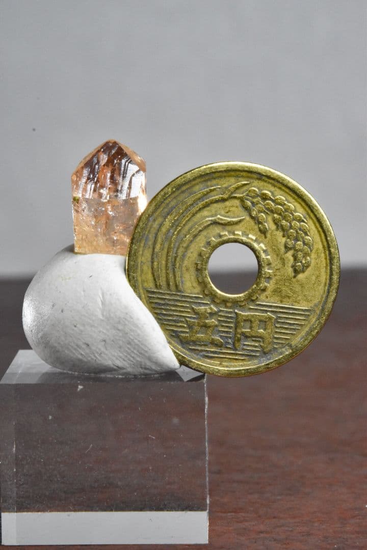 パキスタン カトラン産 ピンクトパーズ単結晶