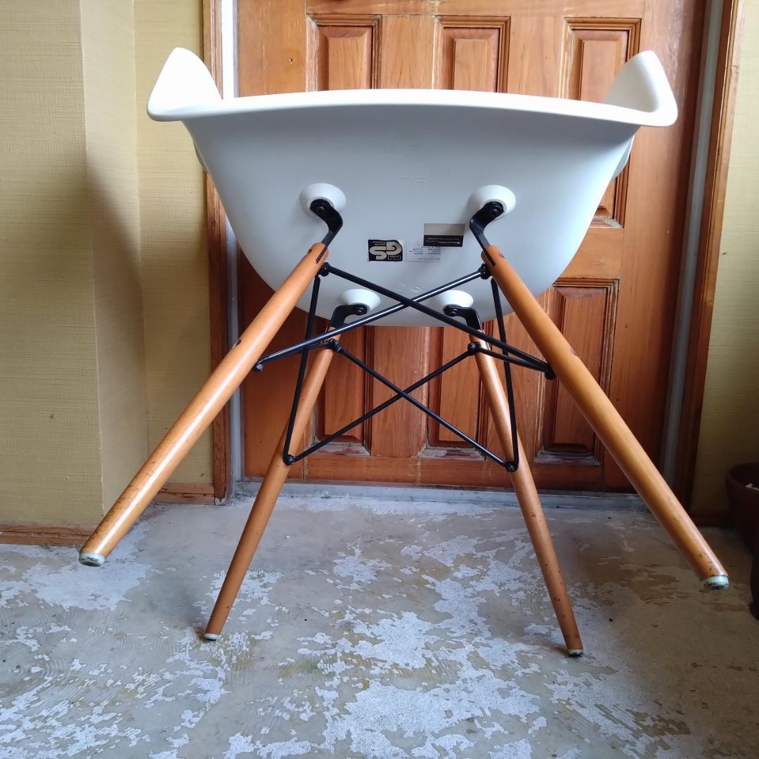 ハーマンミラー　イームズ　アームシェルチェア　座面シート付