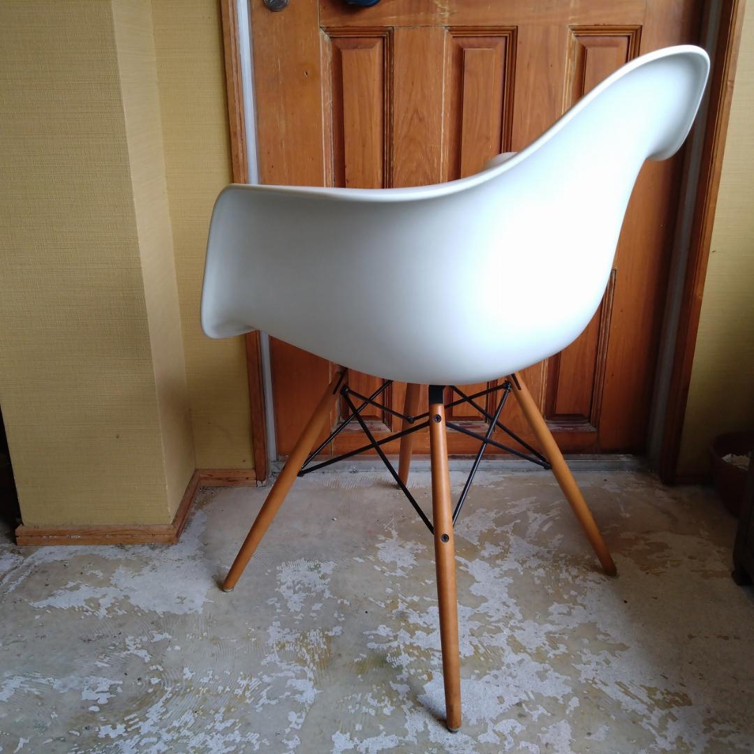 ハーマンミラー　イームズ　アームシェルチェア　座面シート付