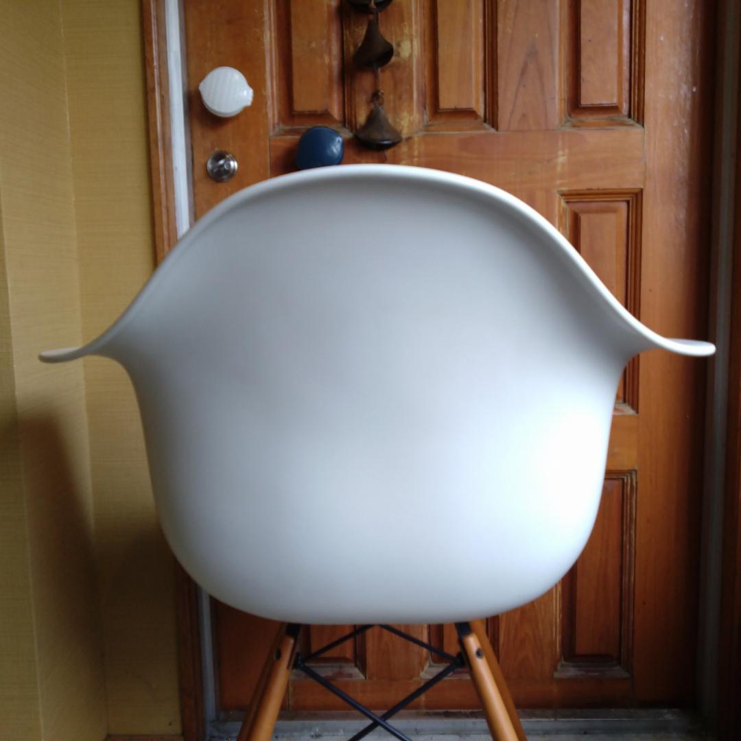 ハーマンミラー　イームズ　アームシェルチェア　座面シート付