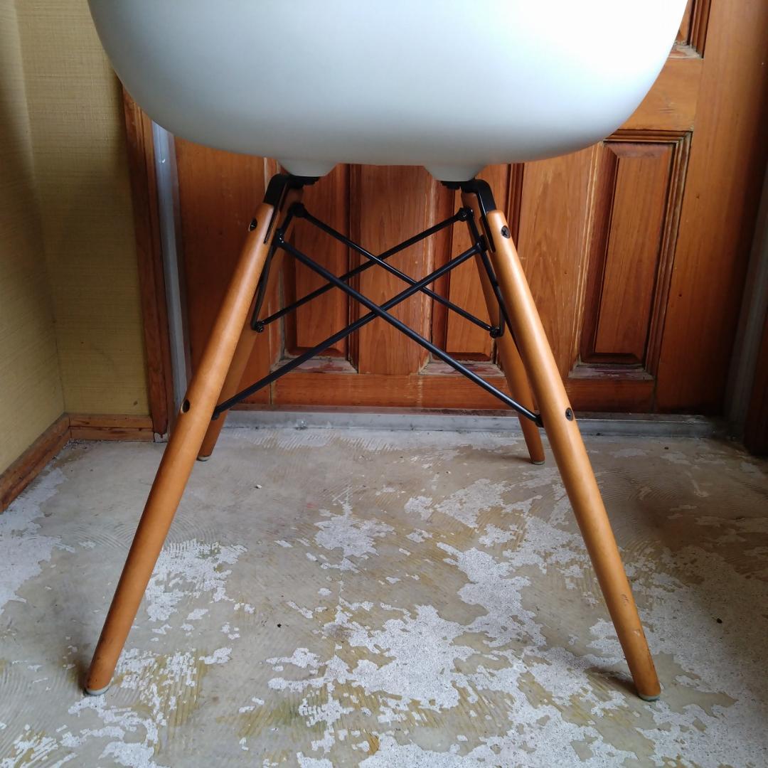 ハーマンミラー　イームズ　アームシェルチェア　座面シート付