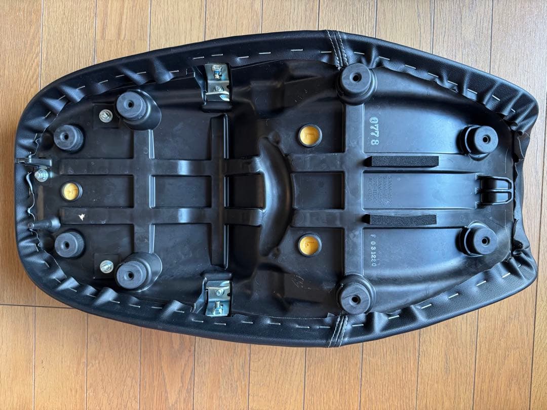 【送料込み】Z900RS 純正シート 美品