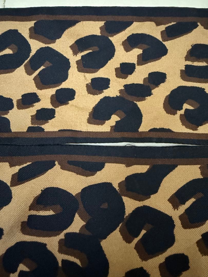 ￼ルイヴィトン バンドーレオパードシルク100%リボンスカーフ