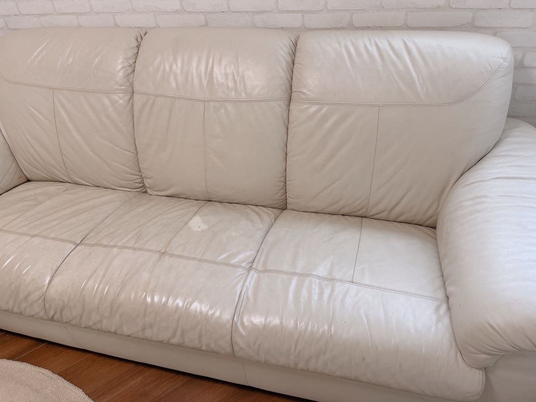 ベージュレザー 3人掛けソファ　合皮　クッション性