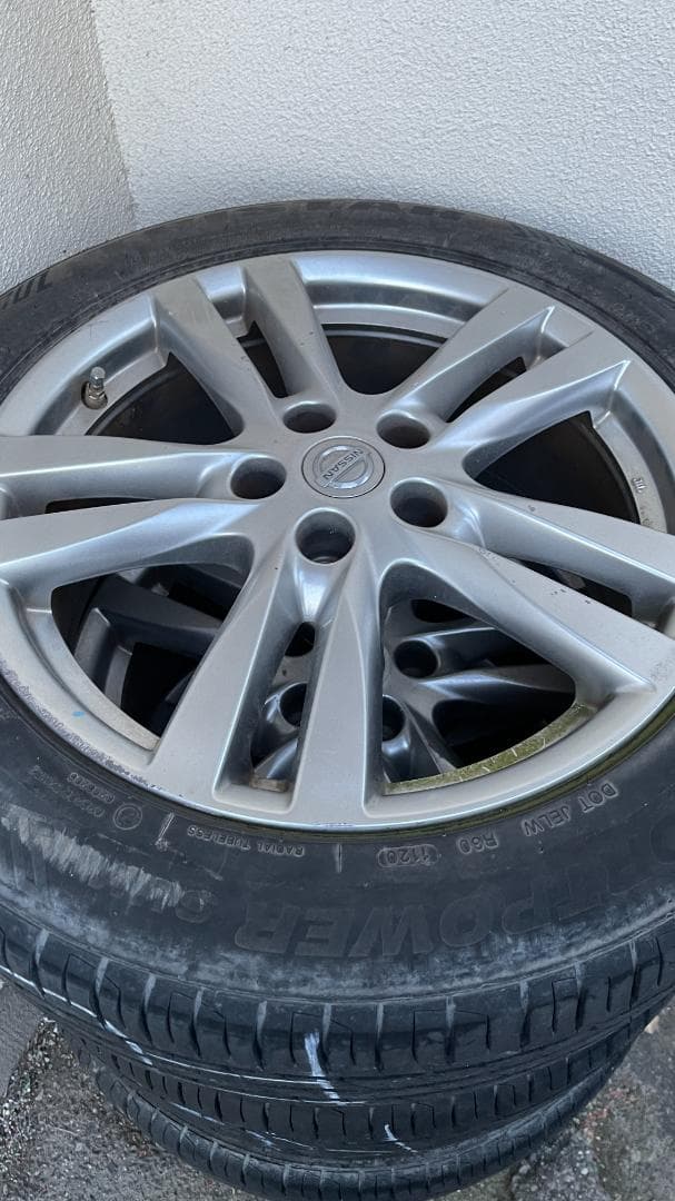 NISSAN 日産　エルグランド　夏用タイヤ　４本　ホイール付き