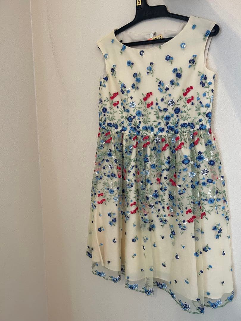 TOCCA ノースリーブ刺繍ワンピース