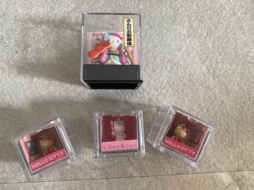 サンリオ ハローキティ 4体セット 3体はストラップチャーム 平成レトロ