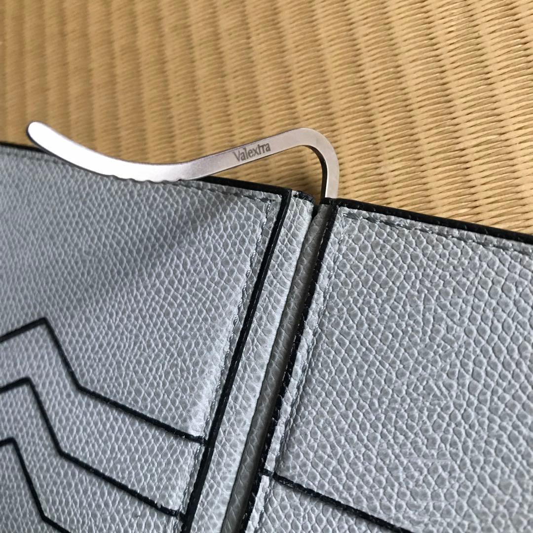 ヴァレクストラ　Valextra マネークリップ　カード入れ6枚　グレーカラー