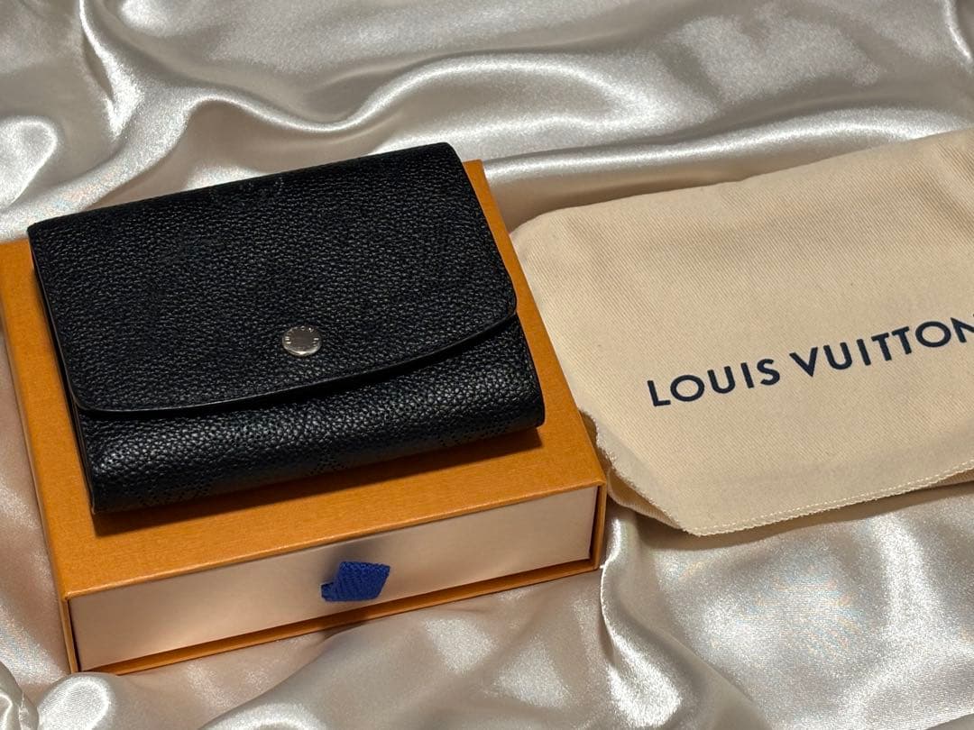 LOUIS VUITTON ポルトフォイユ・イリス　コンパクト　マヒナ　ノワール