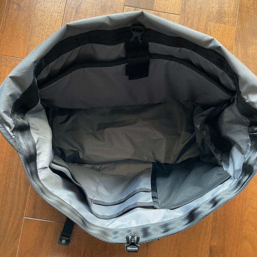 CHROME COURIER FLAP メッセンジャーバッグ 20L　ブラック