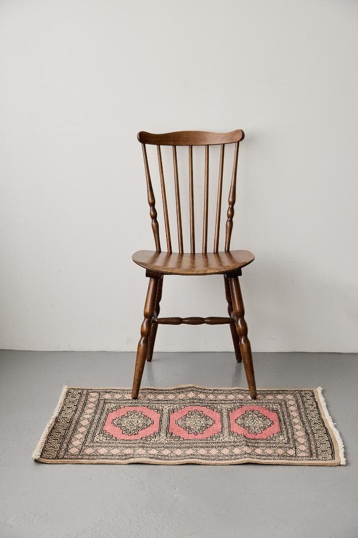 ヴィンテージラグ　トライバルラグ　パキスタン産（90×65cm）赤　ベージュ　黒