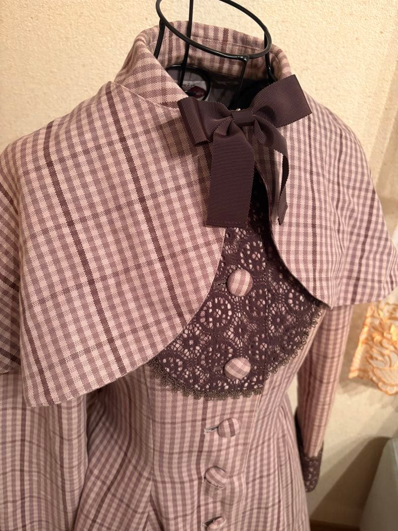 ヴィクトリアンメイデン　ケープ付きロングコート