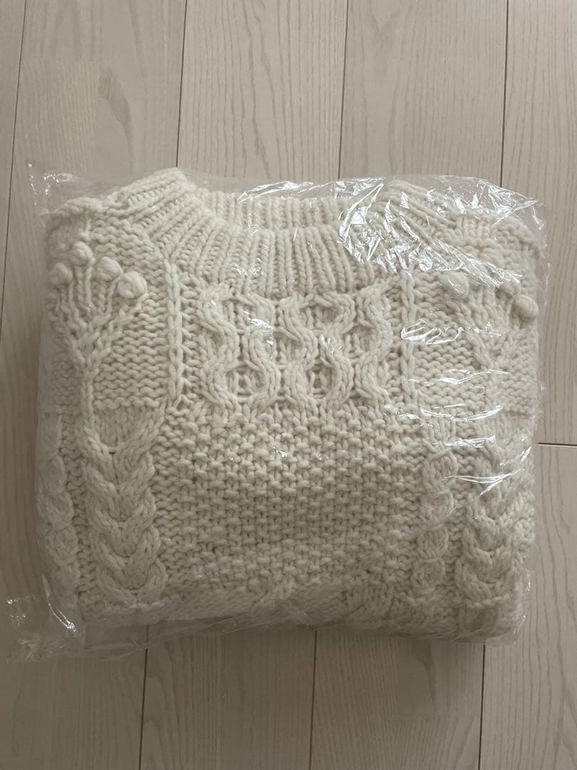 アイボリー ケーブルニット セーター