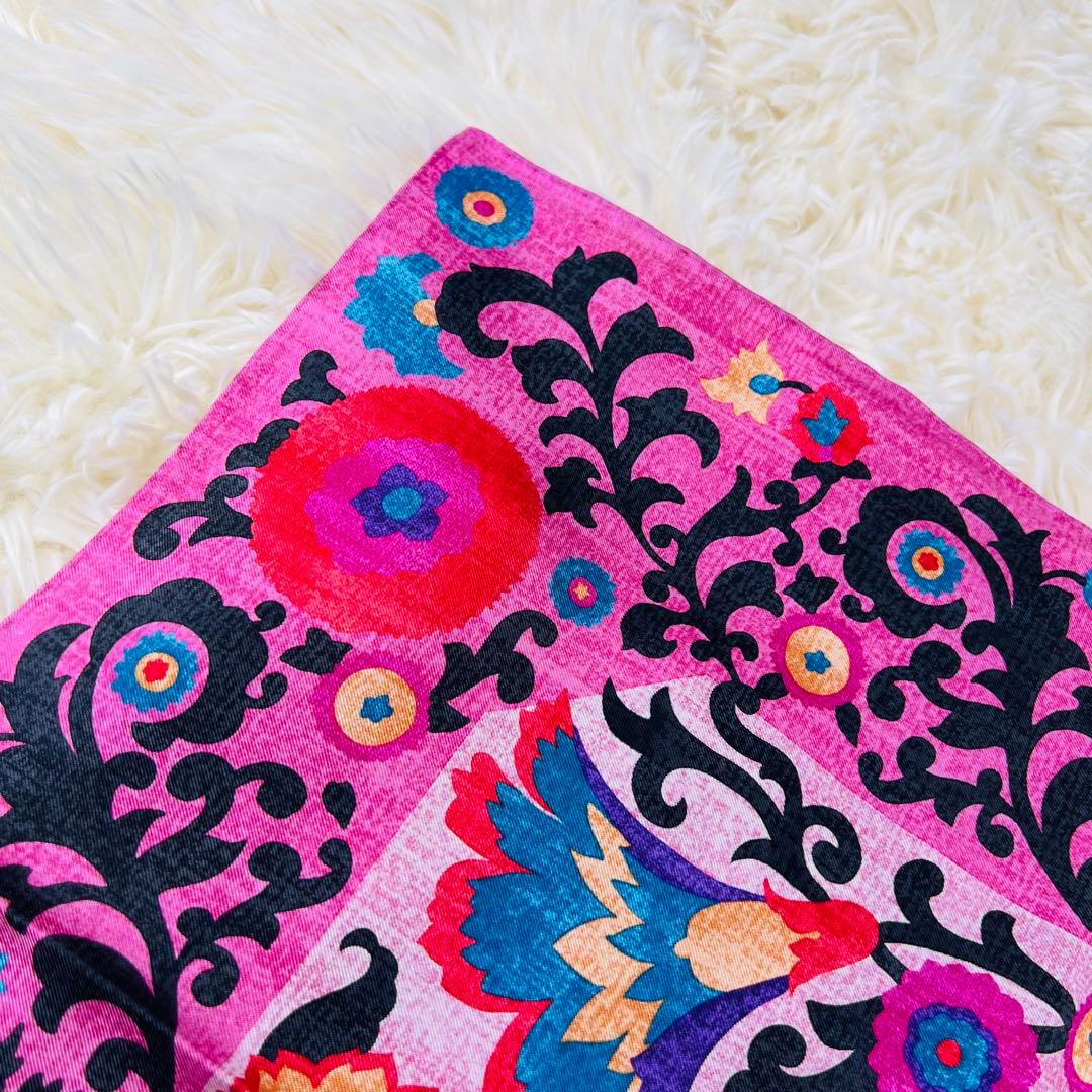 新品　Salvatore Ferragamo スカーフ フラワー 花柄　シルク