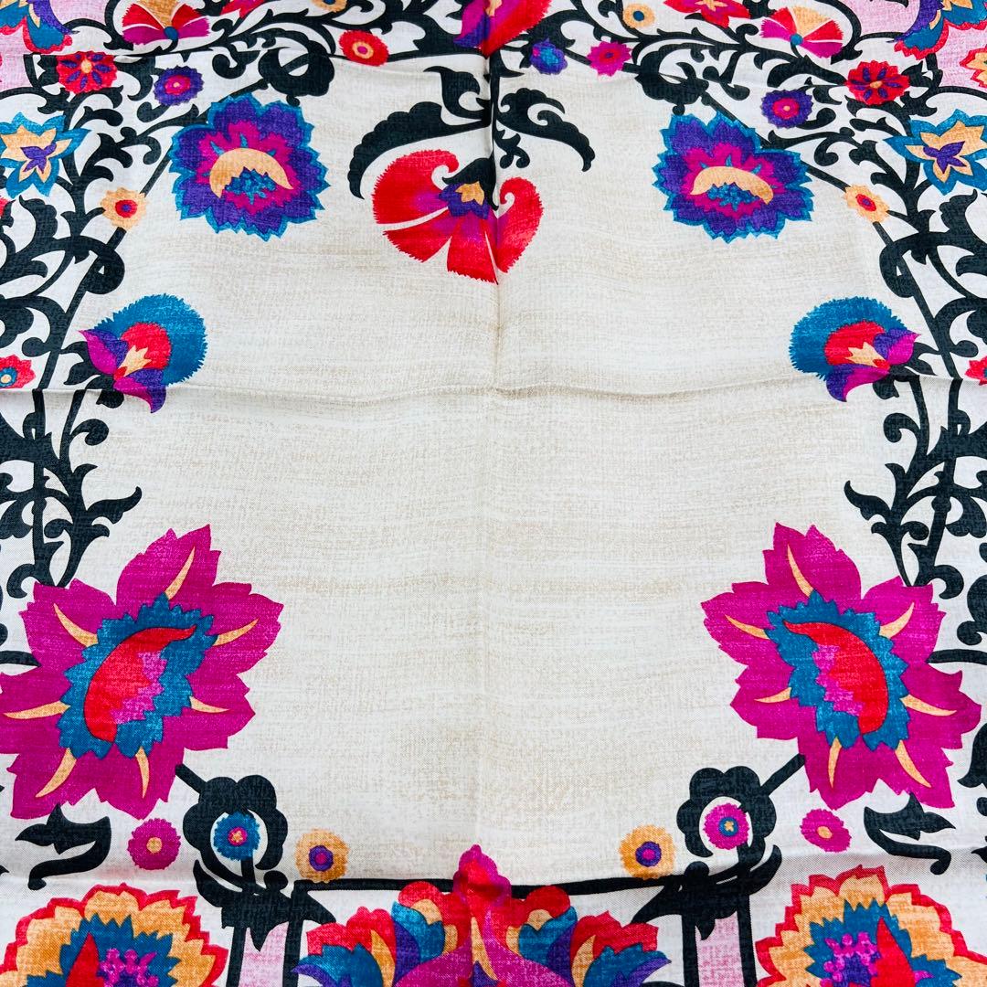 新品　Salvatore Ferragamo スカーフ フラワー 花柄　シルク