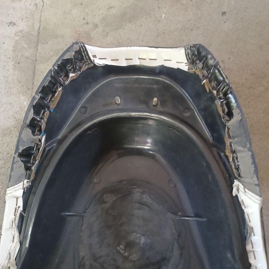 PCX125 jf28 、kf12 シート　破れは無し