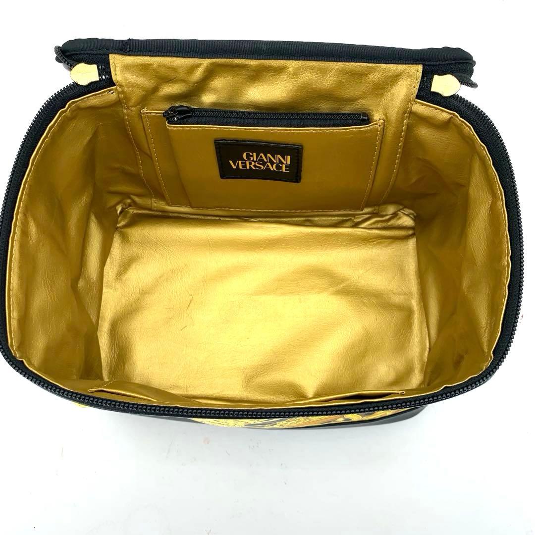 美品！GIANNI VERSACE ジャンニヴェルサーチ バニティバッグ　ポーチ