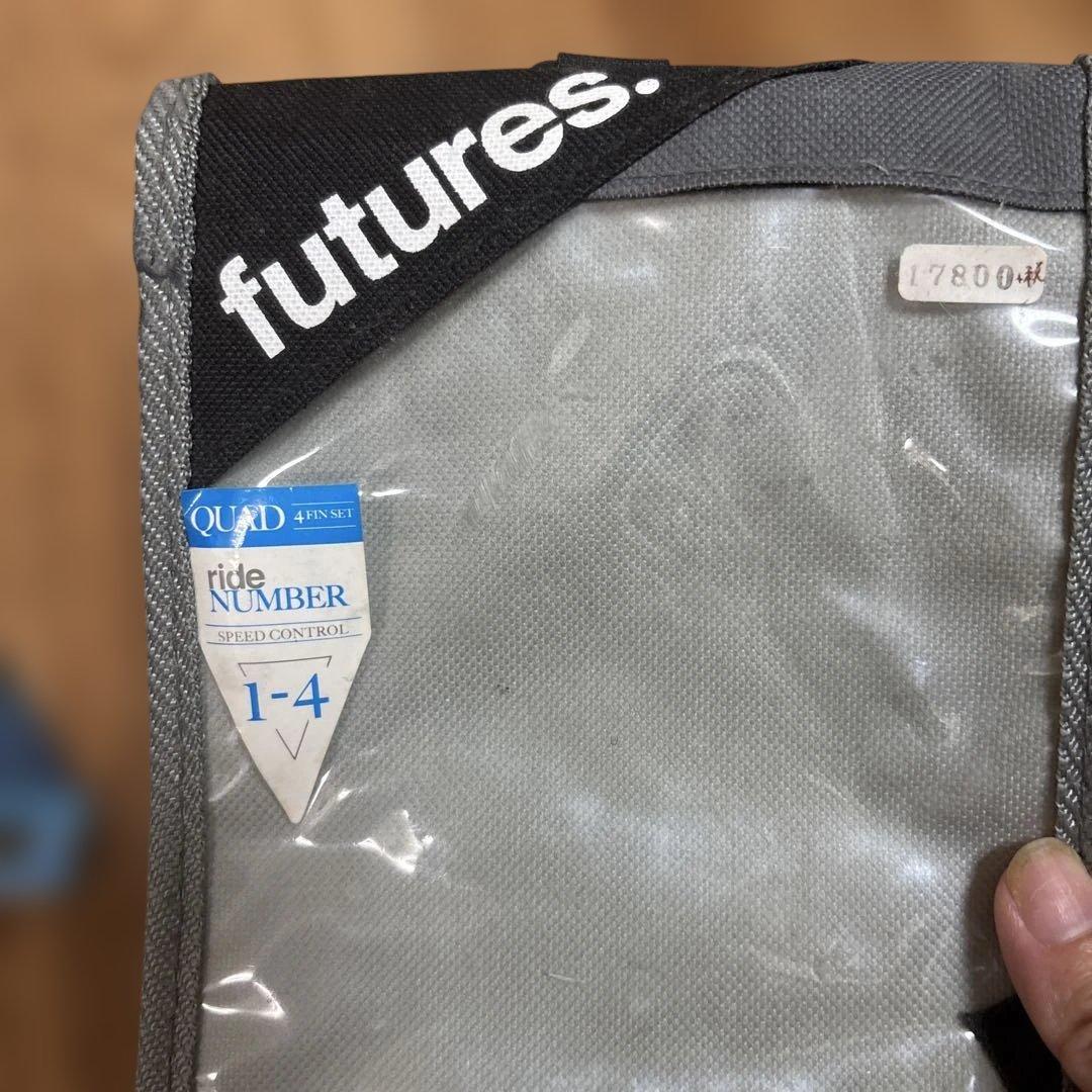 futures Quad Fin Set 1-4 収納ケース付き