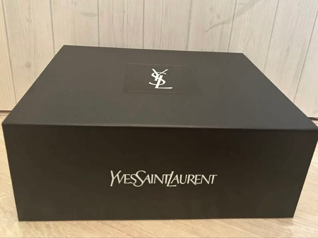 【YSL】ポーチ２個・モンパリボディローション・化粧水・UV・洗顔・リップセット
