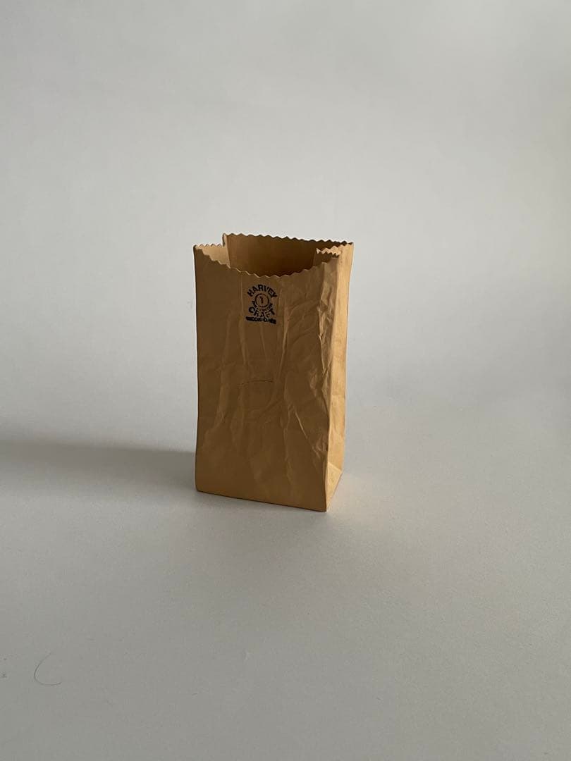 花瓶・フラワースタンド CERAMIC PAPER BAG VASE BY MICHAEL HARVEY